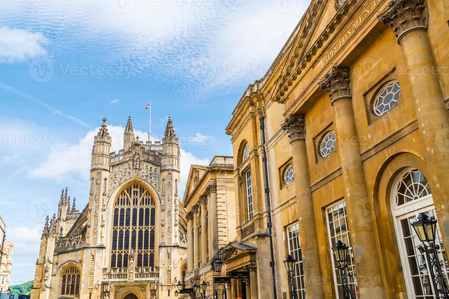 a igreja da abadia de saint peter e saint paul, bath, comumente conhecida como bath abbey, somerset inglaterra foto