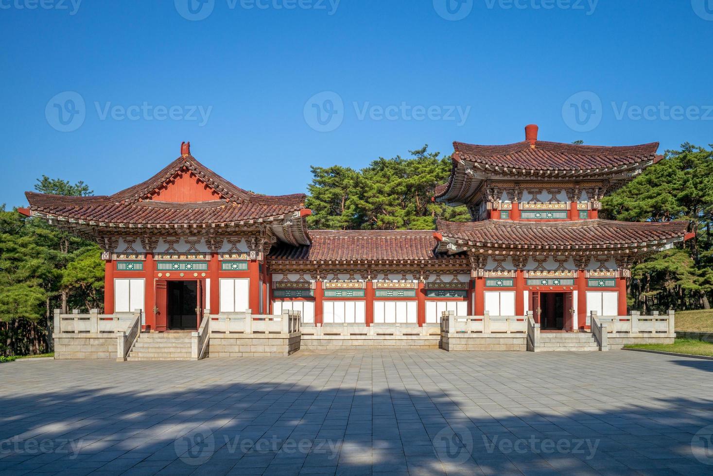 tumba do rei tongmyong em pyongyang, coreia do norte foto