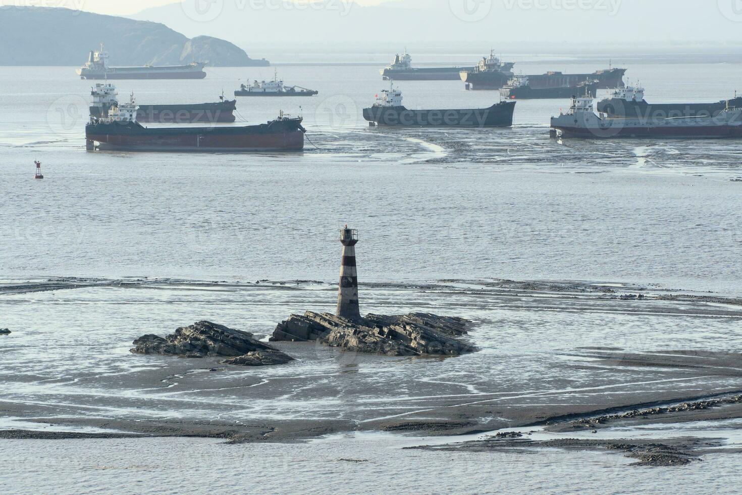 faróis e navios em a mar, dentro Taizhou, Zhejiang. foto