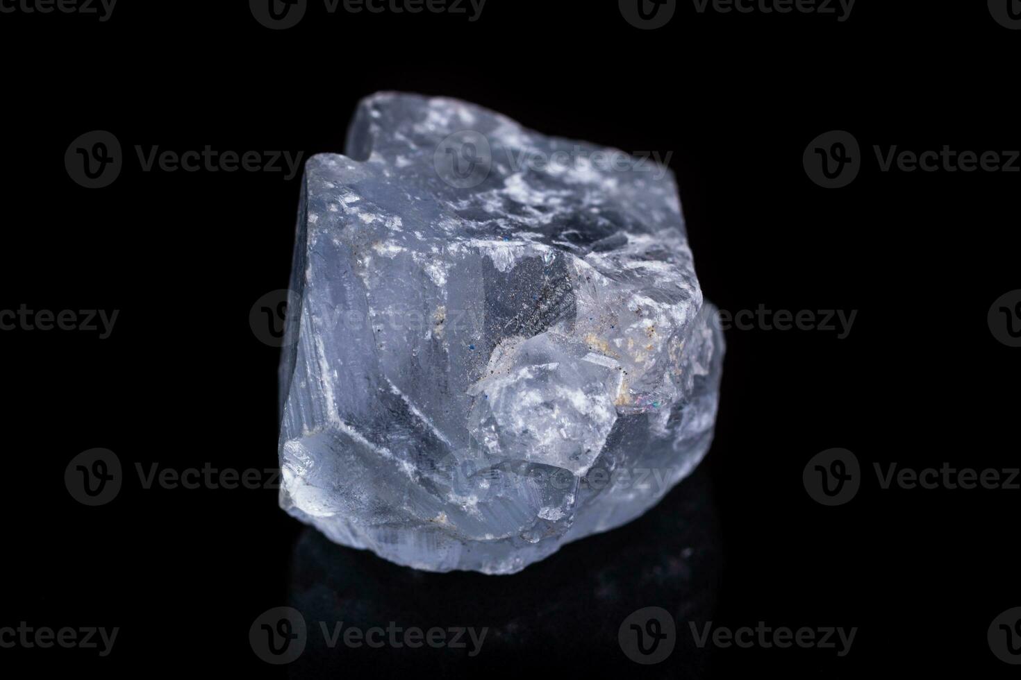 macro mineral pedra angelita em Preto fundo foto