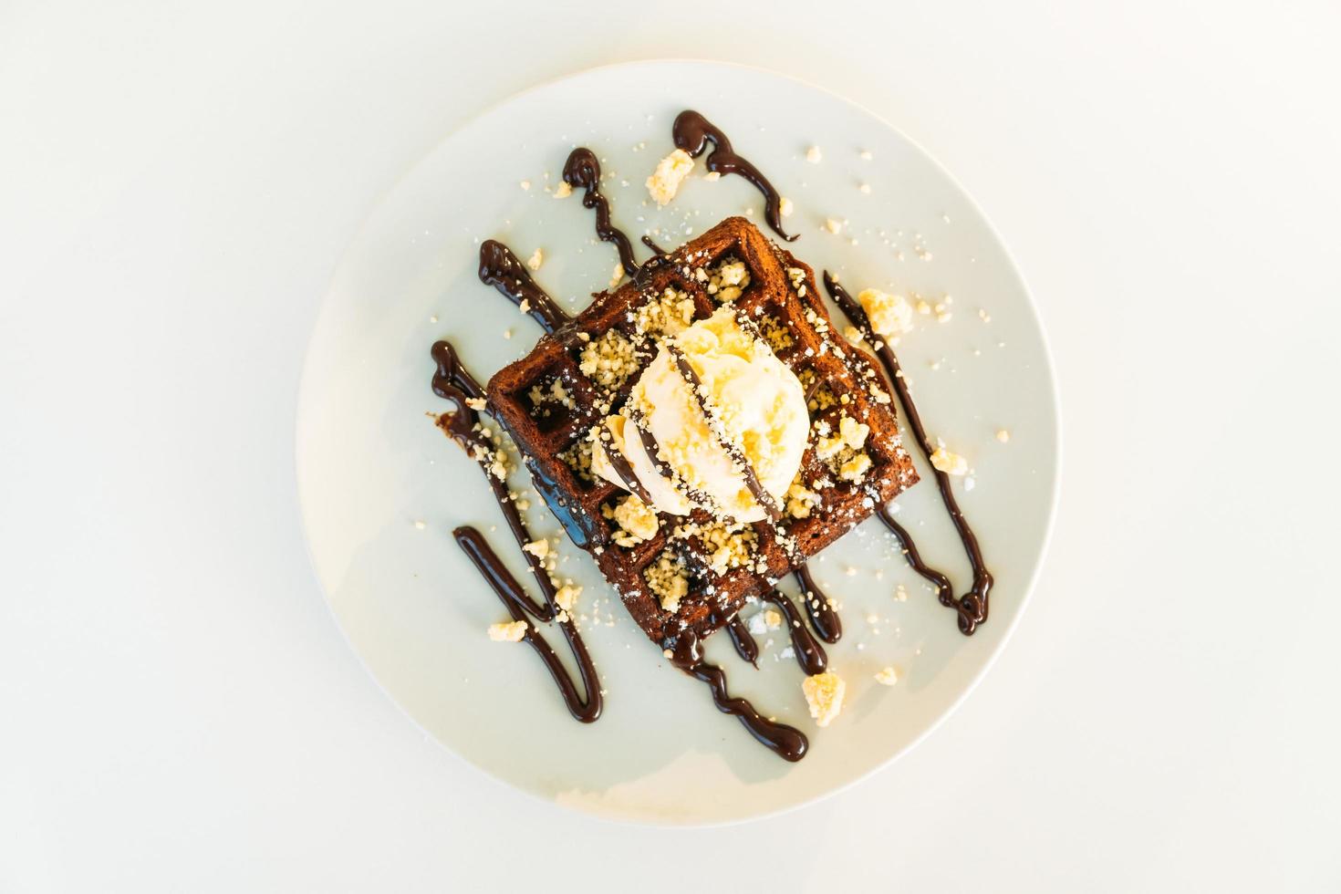 sobremesa doce waffle de chocolate com sorvete foto