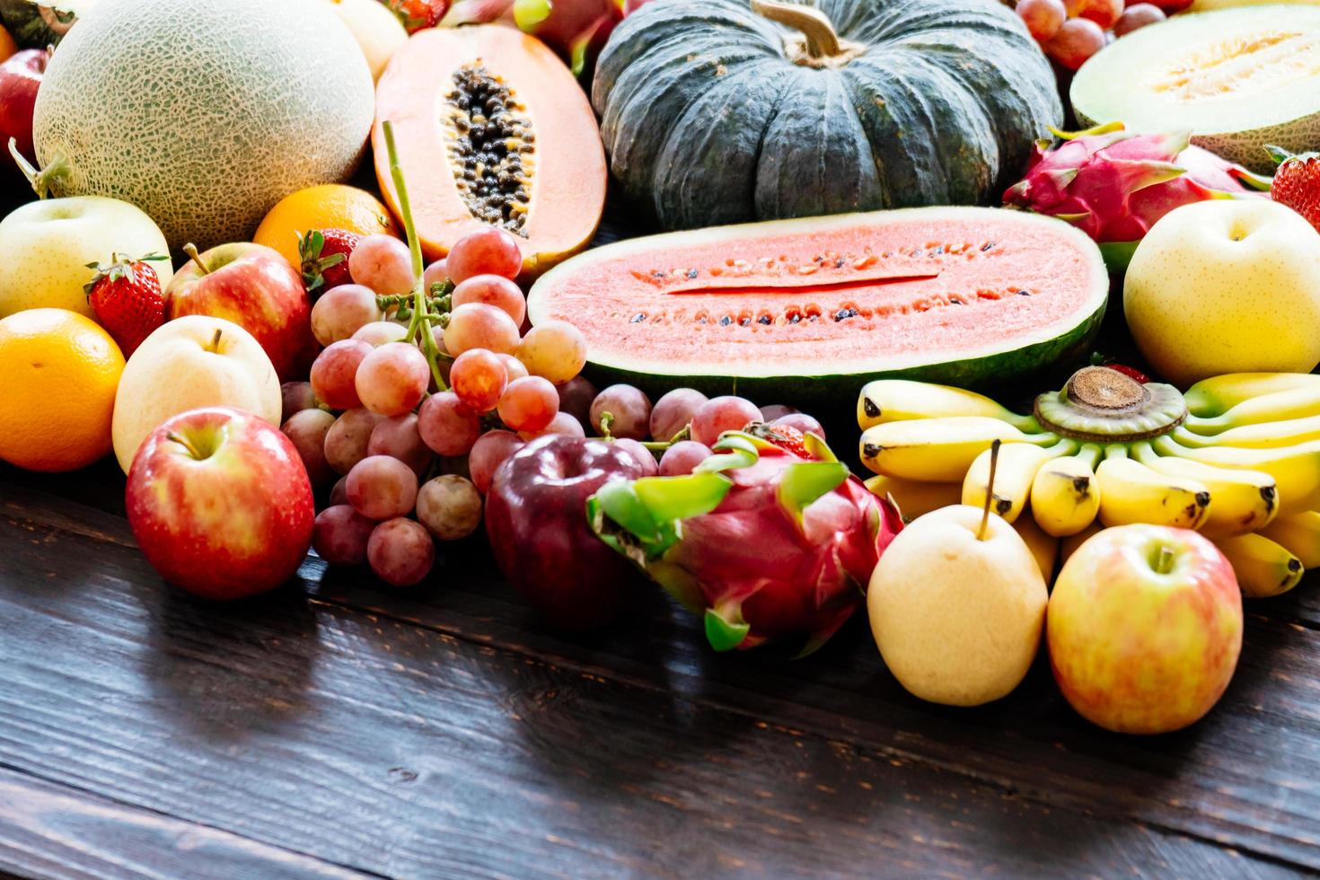 frutas sortidas e misturadas foto