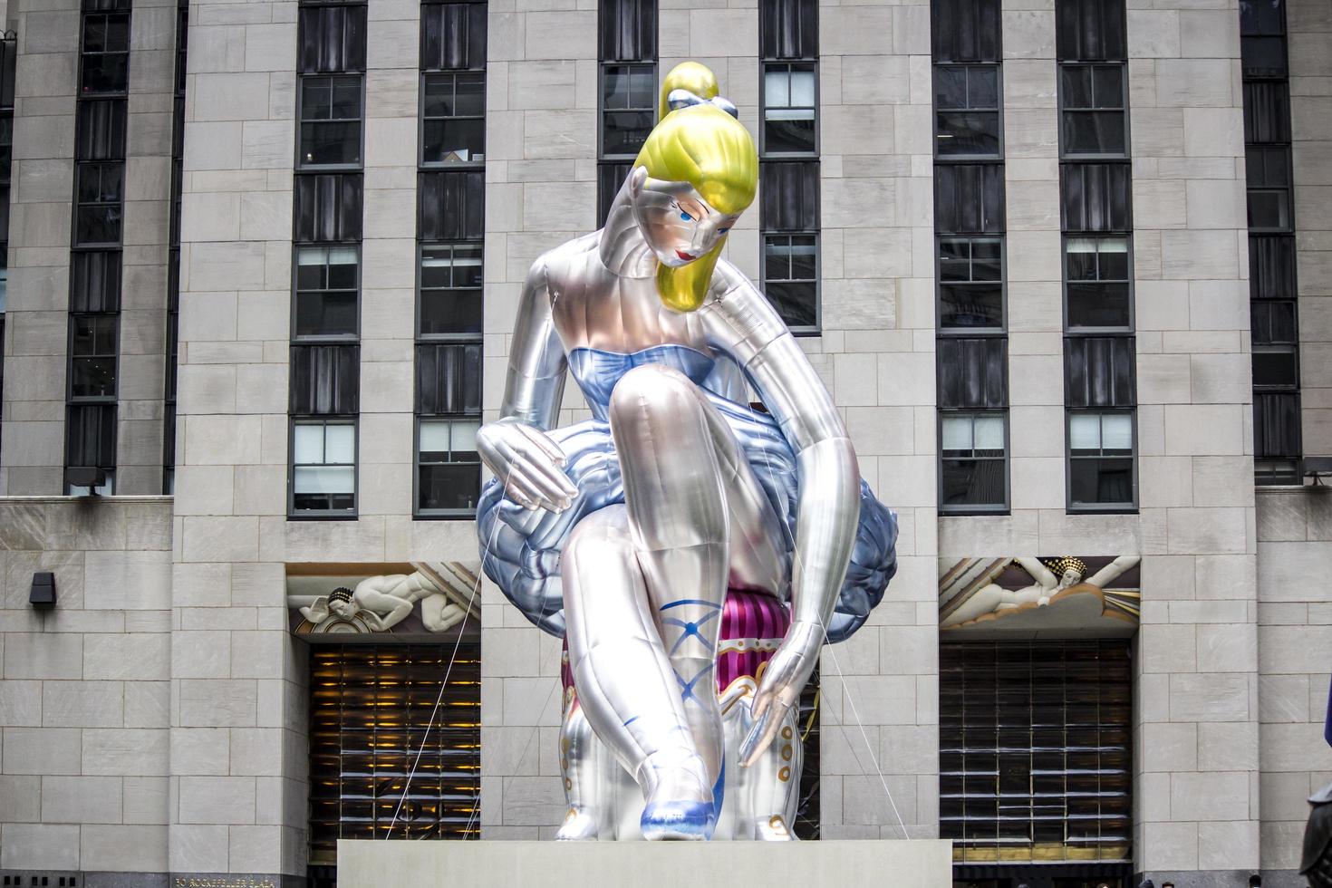 estátua na praça rockefeller, nova york, 2017 foto