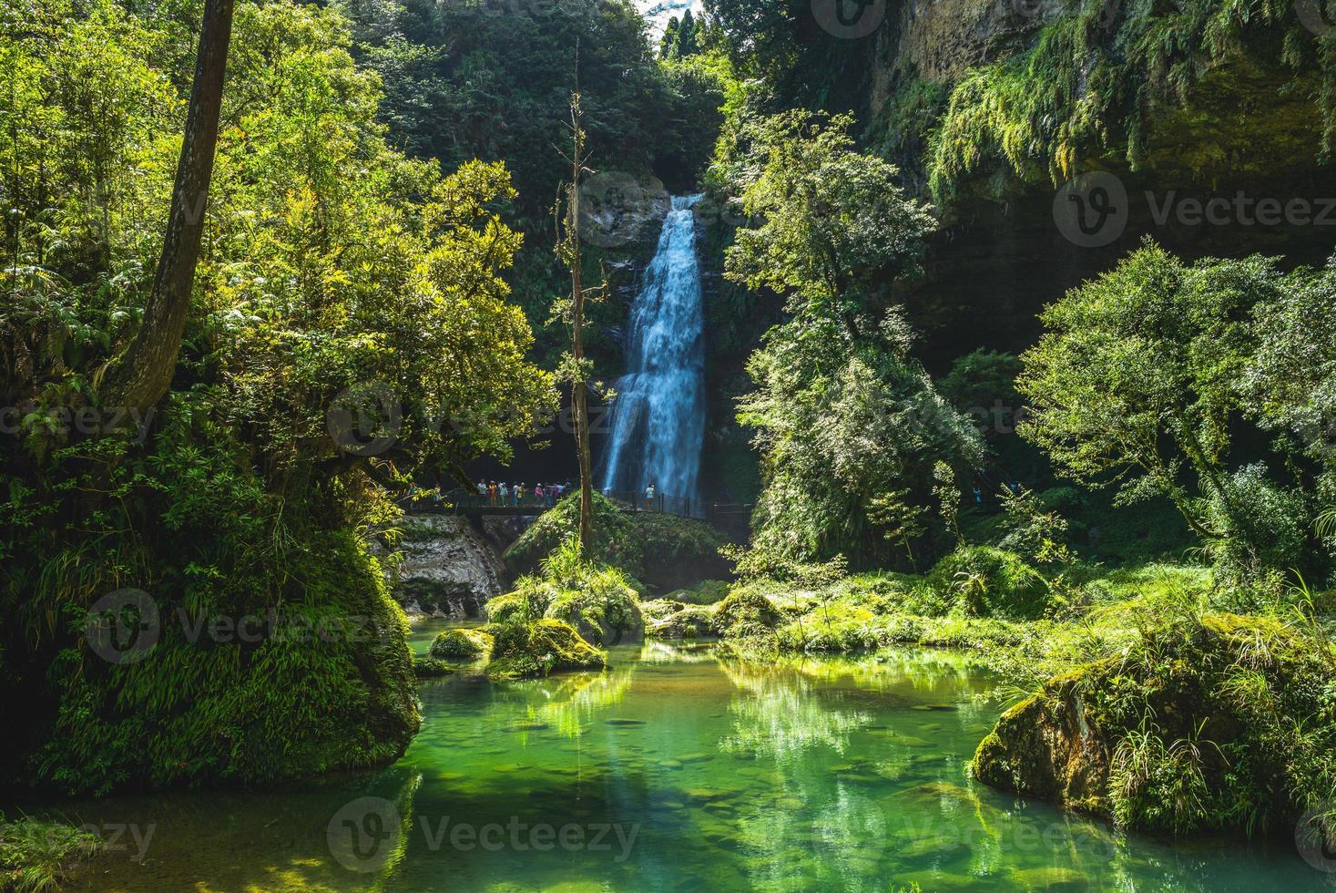 cachoeira sunglungyen em shanlinshi, taiwan foto