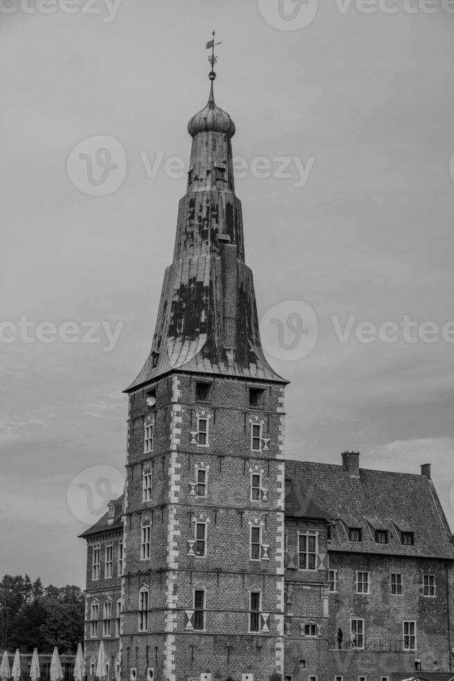 a velho castelo do rasefeld dentro Alemanha foto