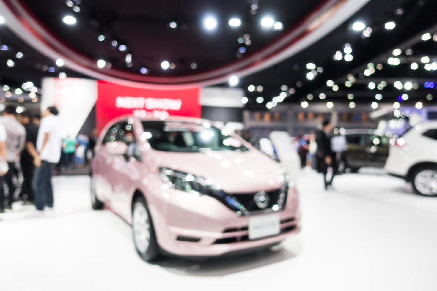 borrão abstrato e desfocado carro e exposição automóvel foto