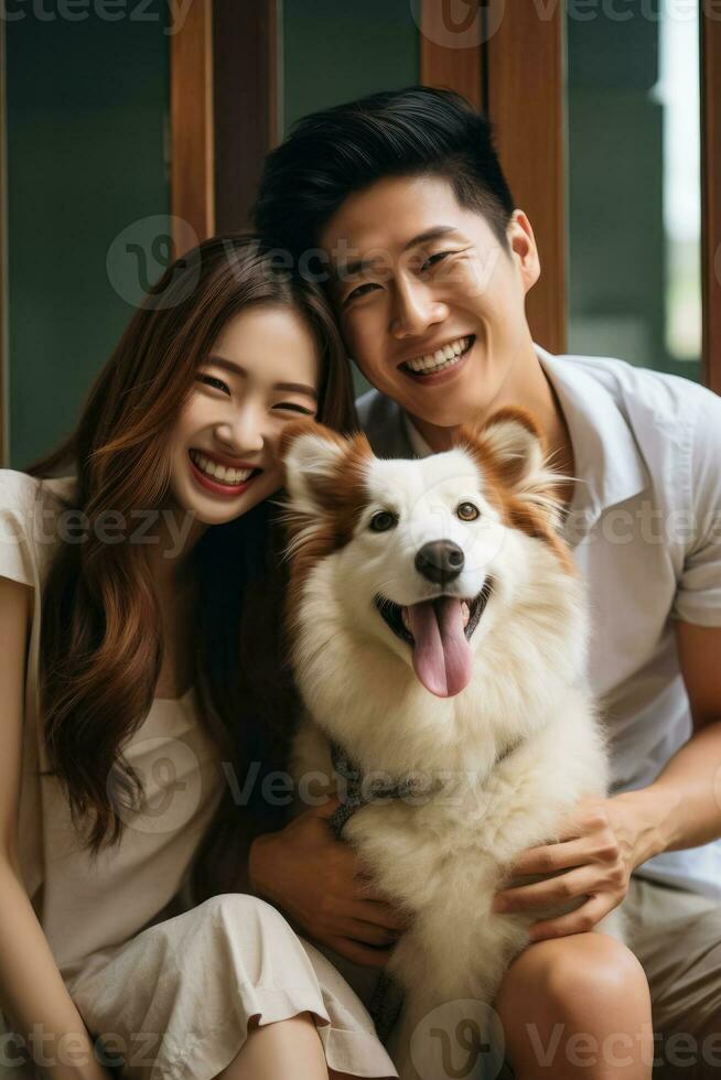 uma alegre jovem casal alegremente tocam com seus cachorro em uma sacada foto
