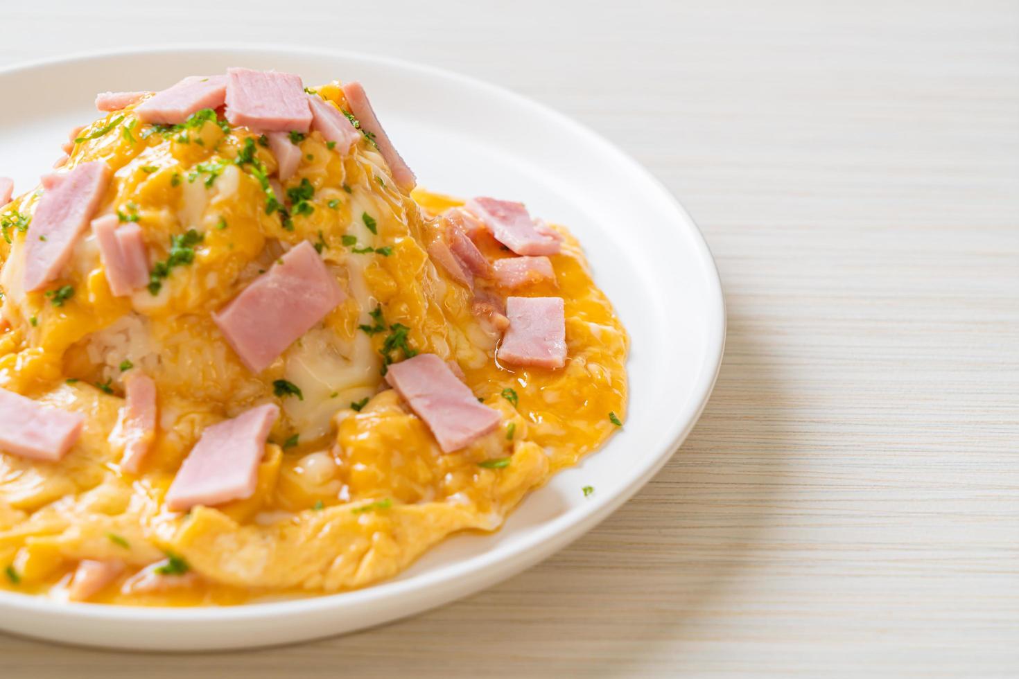 omelete cremosa com presunto com arroz foto