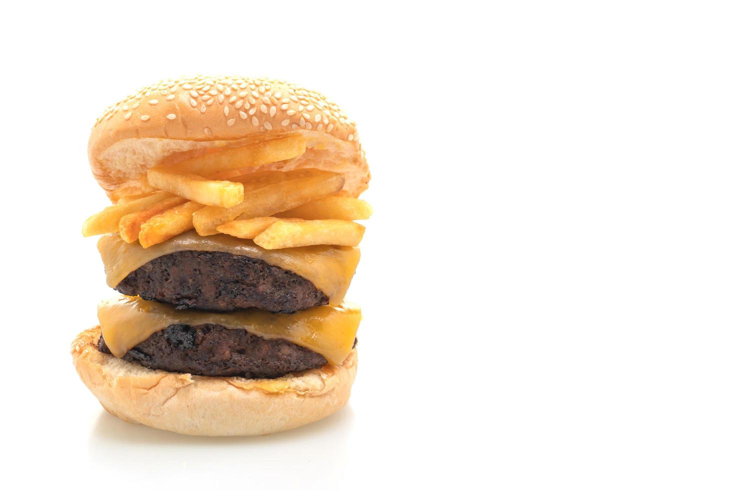 hambúrguer ou hambúrguer de carne com queijo e batatas fritas - estilo de comida não saudável foto