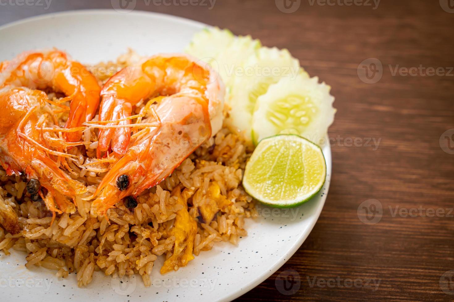 camarão gigante arroz frito com pasta de camarão foto