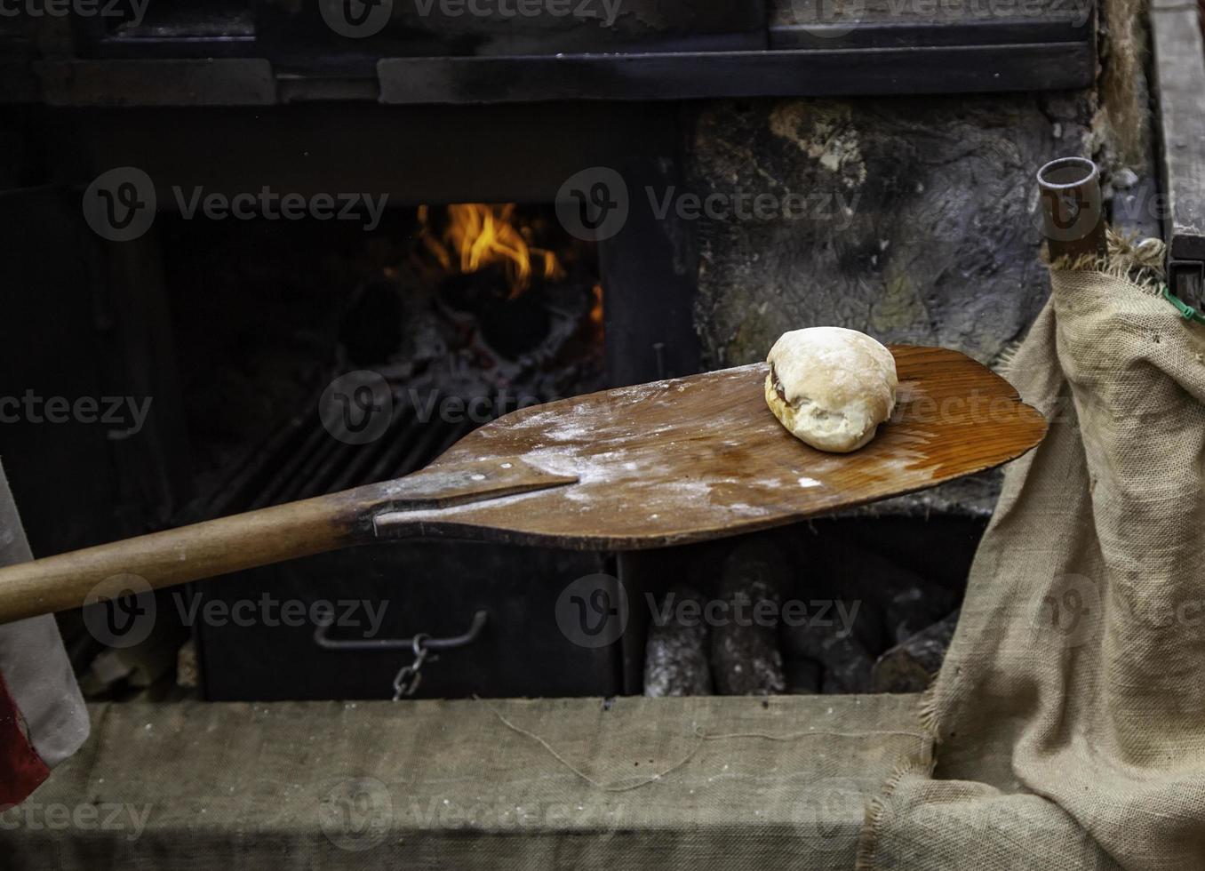 pão no forno foto