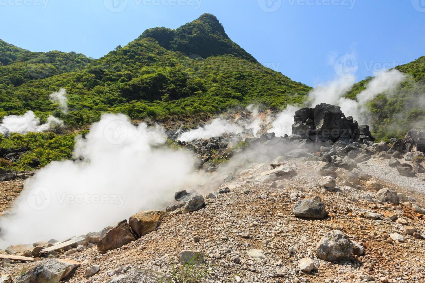 vale owakudani, vale vulcânico com enxofre ativo e fontes termais em hakone, kanagawa, japão foto