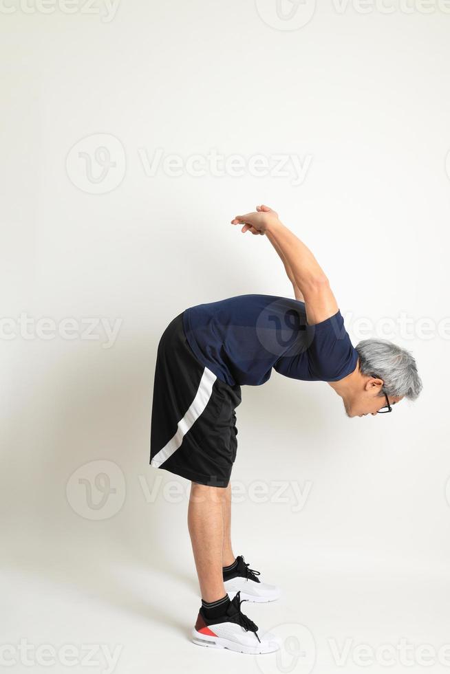 homem em roupas de ginástica foto