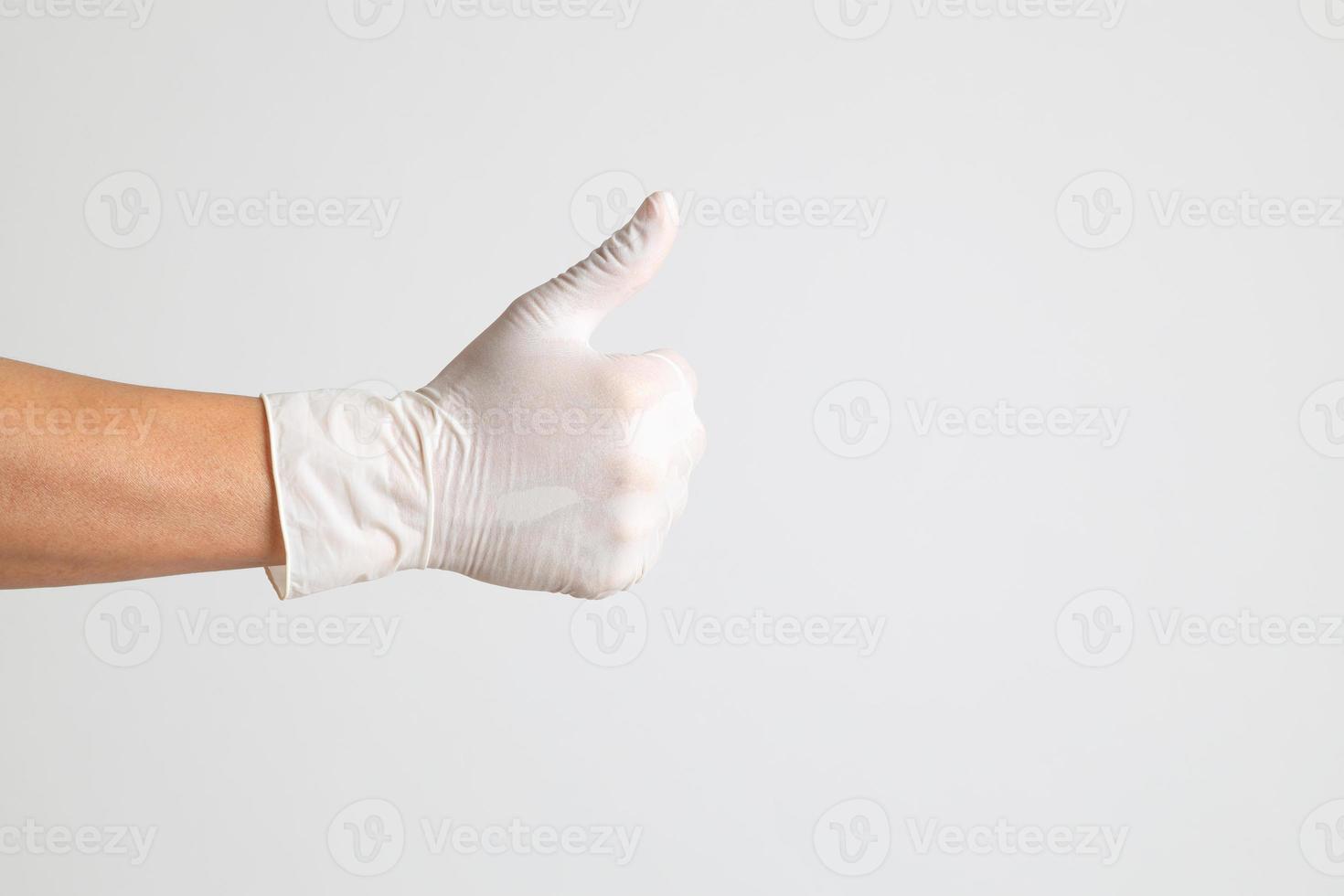 mão com luvas médicas foto
