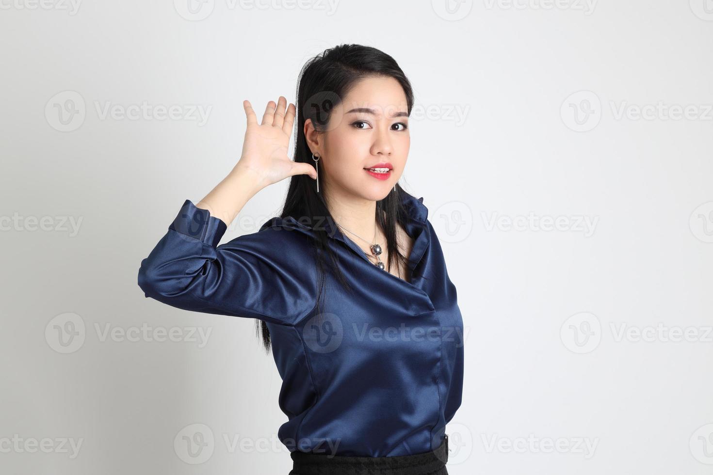 mulher asiática isolada foto