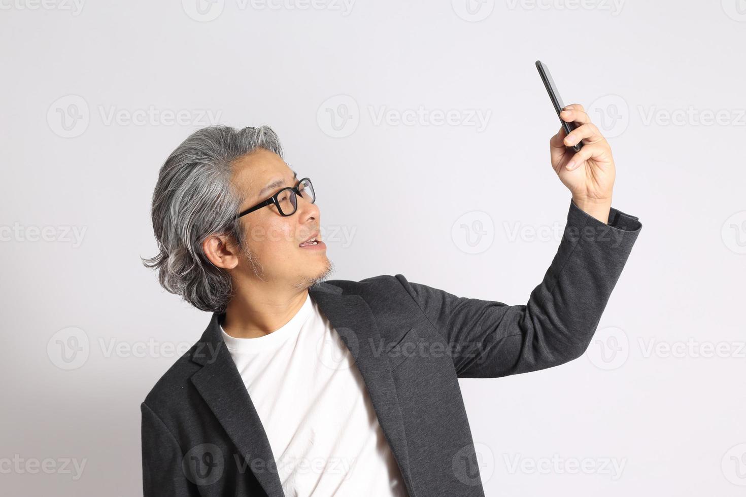 homem asiático isolado foto