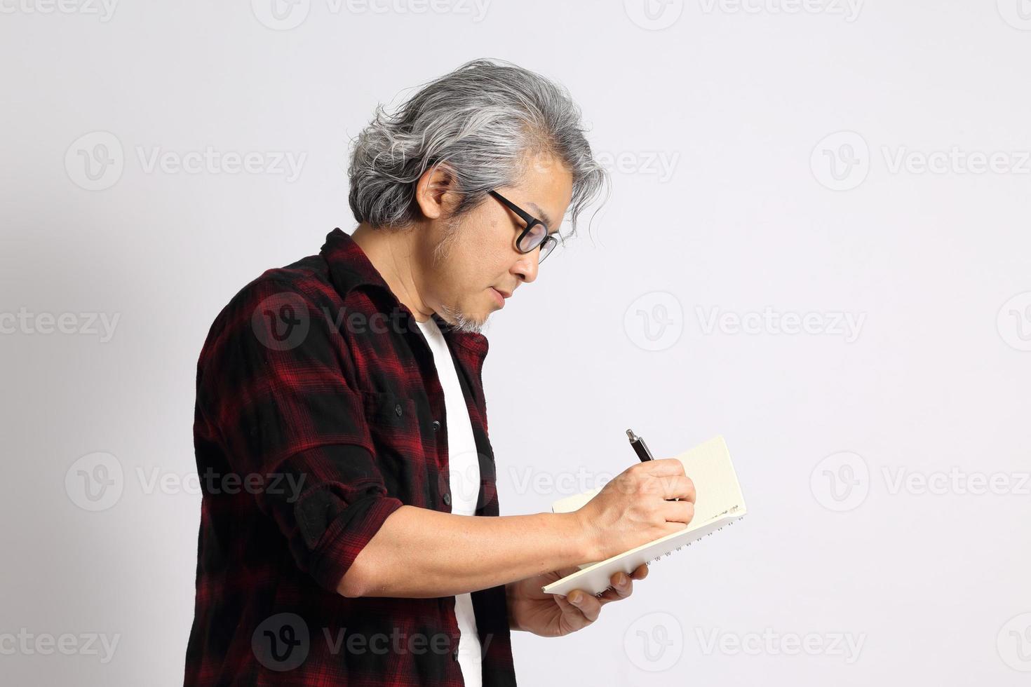 homem asiático isolado foto