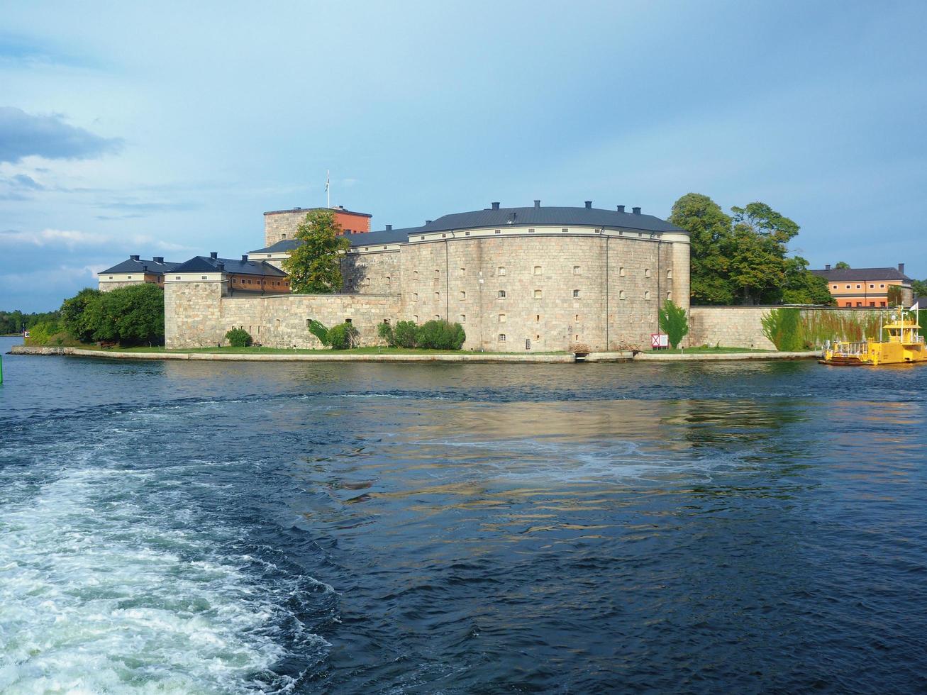 Fortaleza de Vaxholm no arquipélago de Estocolmo na Suécia foto