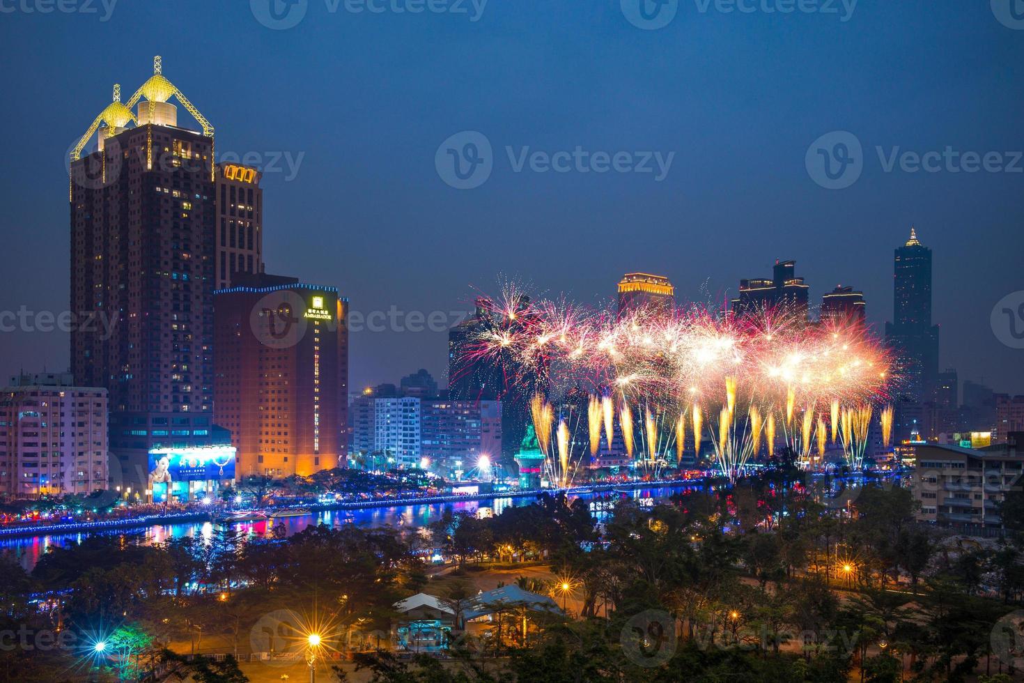 show de fogos de artifício do festival da lanterna chinesa, taiwan foto