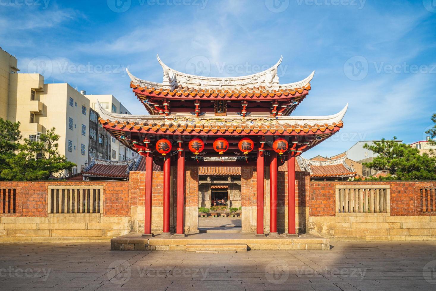 entrada do templo lukang longshan, changhua, taiwan foto