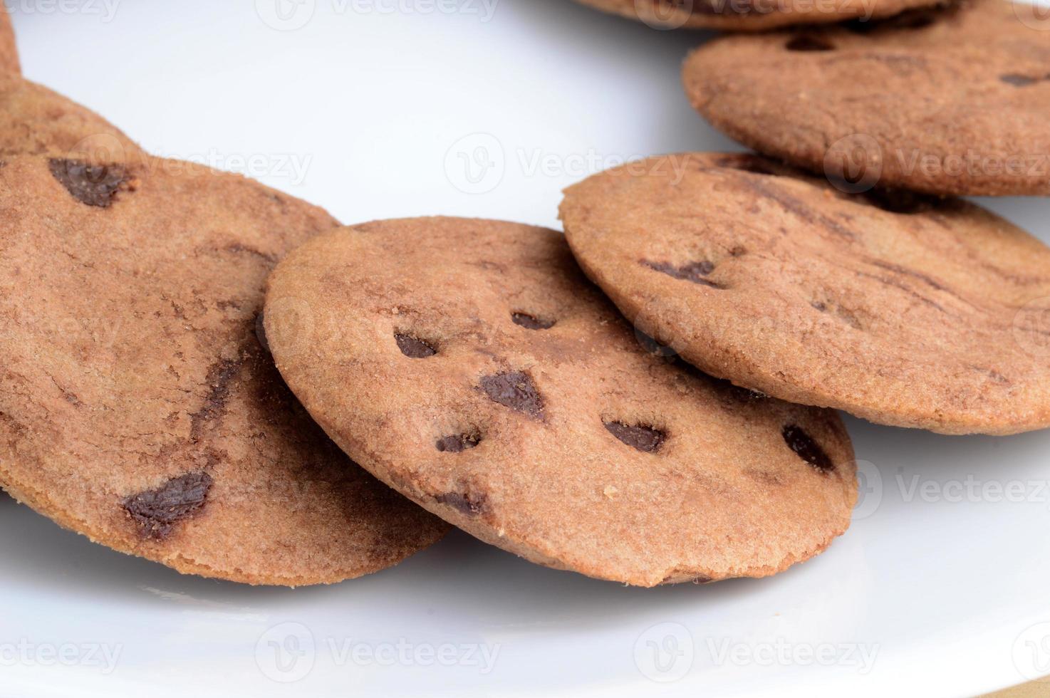 biscoito de chocolate no prato foto