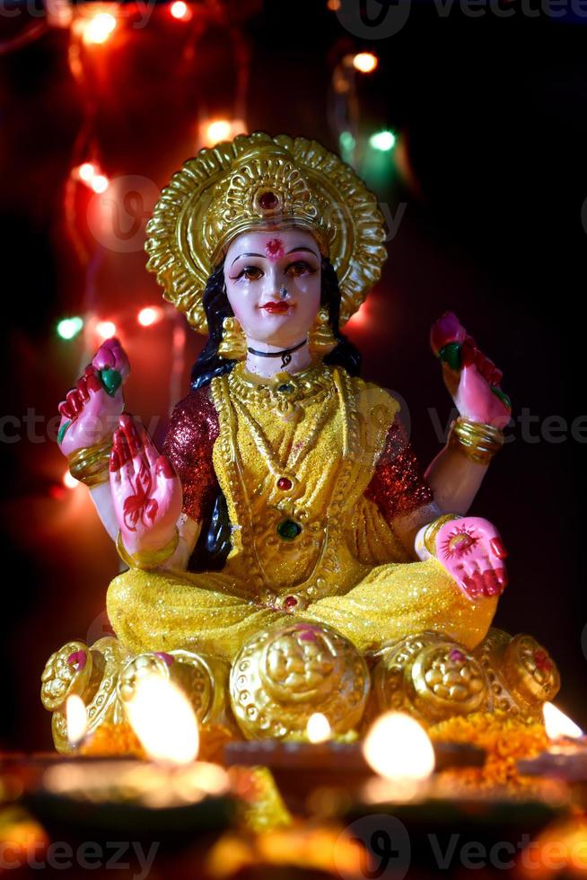 lakshmi - deusa hindu, deusa lakshmi. deusa lakshmi durante a celebração do diwali. festival indiano da luz hindu chamado diwali foto