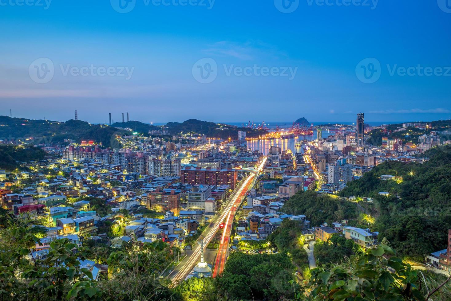 vista da cidade de keelung, taiwan foto