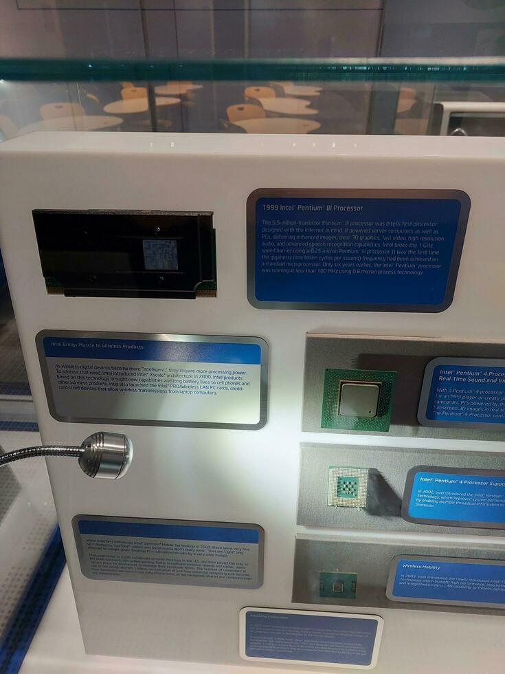 san Jose, Califórnia, EUA - 11/09/2023 intel museu do a robert noyce construção às a intel corporação dentro santa clara, Califórnia. exposições do tecnologia dentro a museu. foto