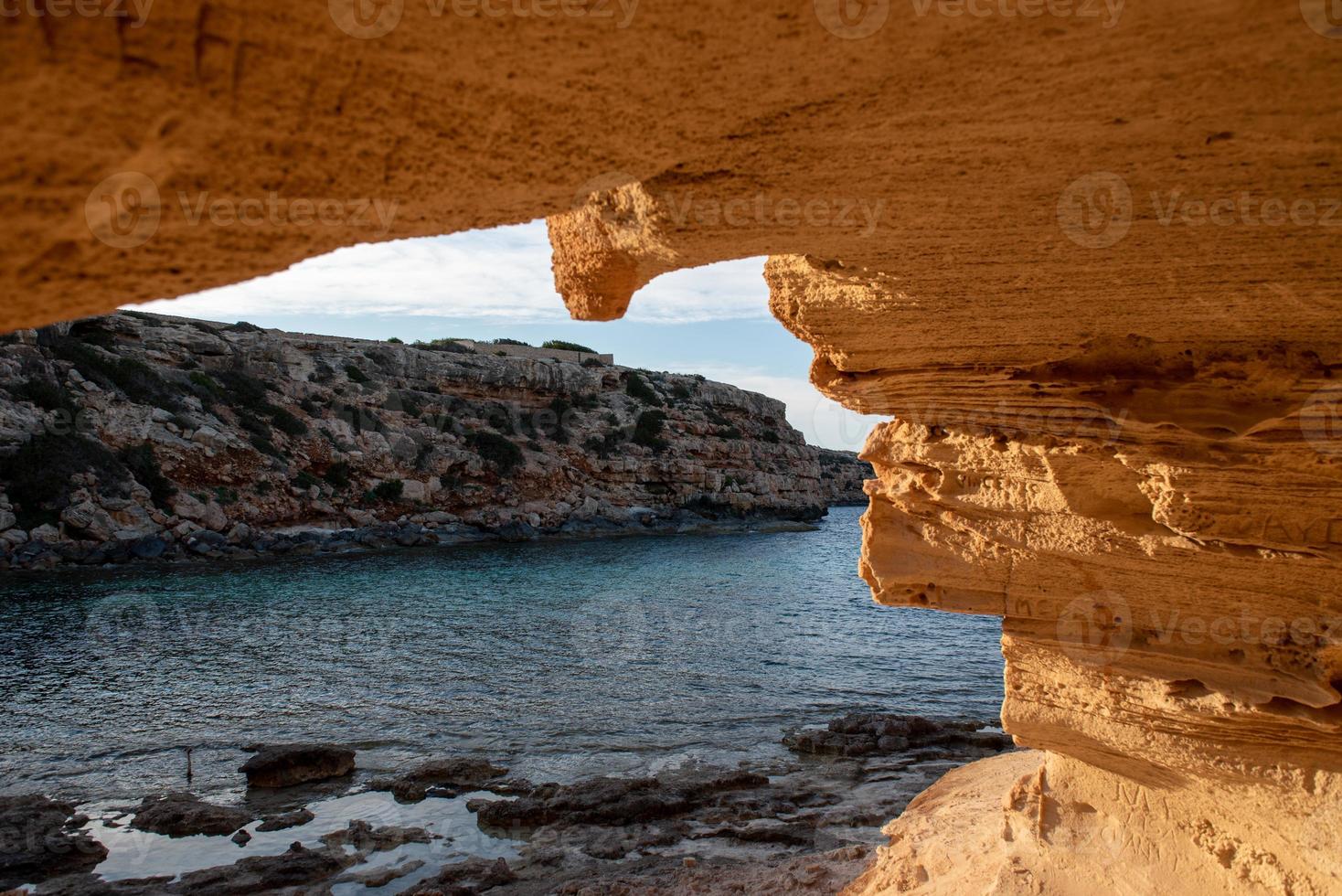 bela cala d en baster na ilha de formentera nas ilhas baleares na espanha foto