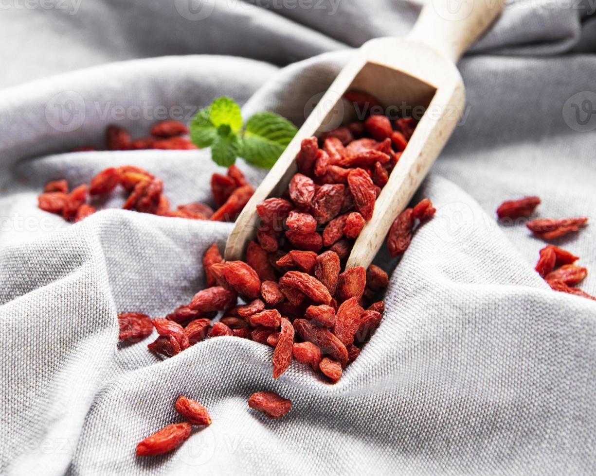 bagas vermelhas secas de goji para uma dieta saudável. foto