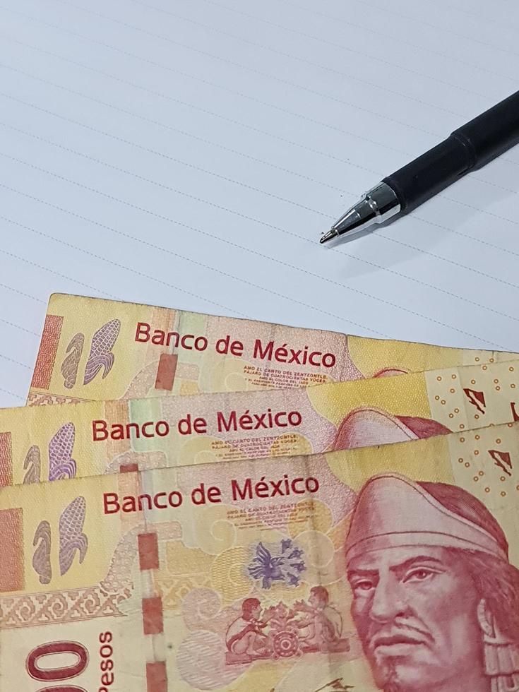 economia e finanças com dinheiro mexicano foto