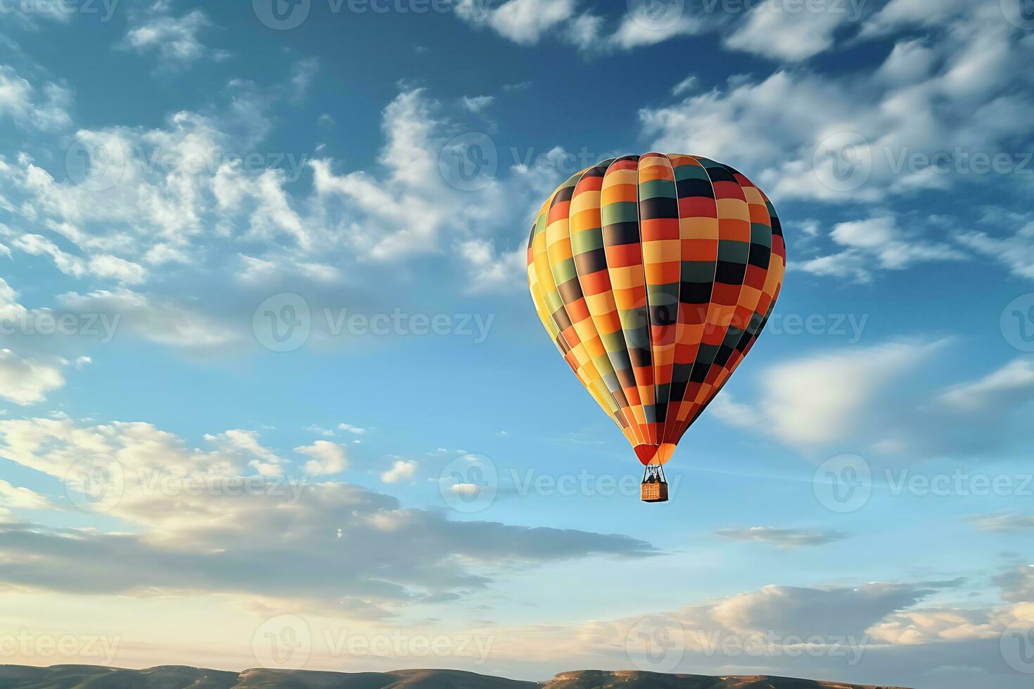 colorida ar balão vôo dentro a céu foto