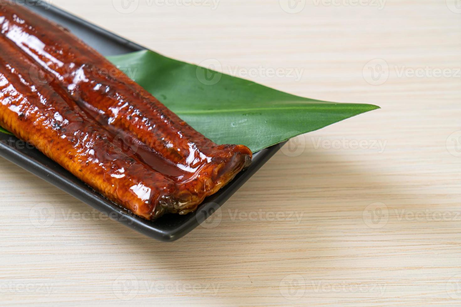 enguia grelhada ou unagi grelhado com molho - kabayaki - comida japonesa foto