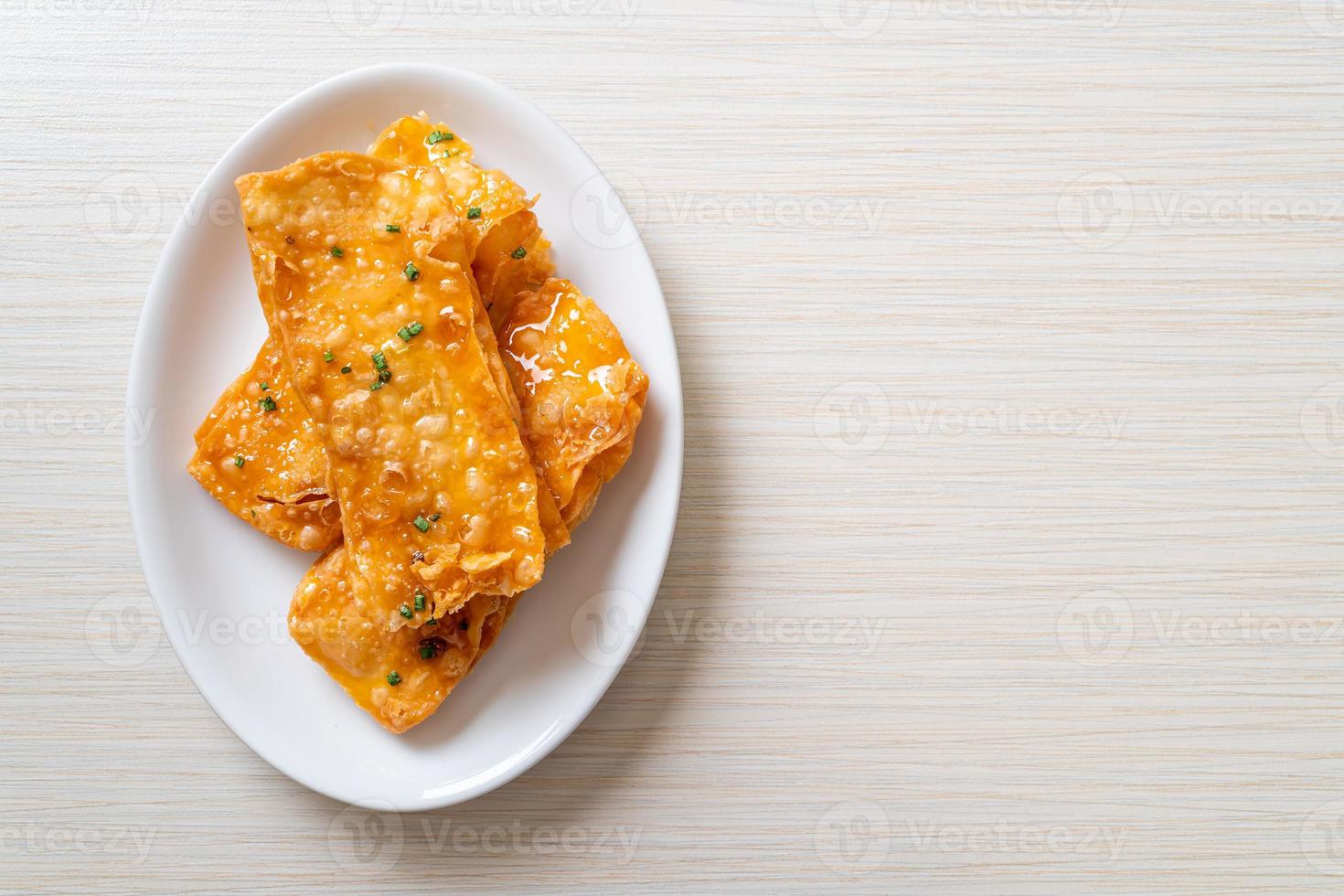 roti crocante com açúcar no prato foto