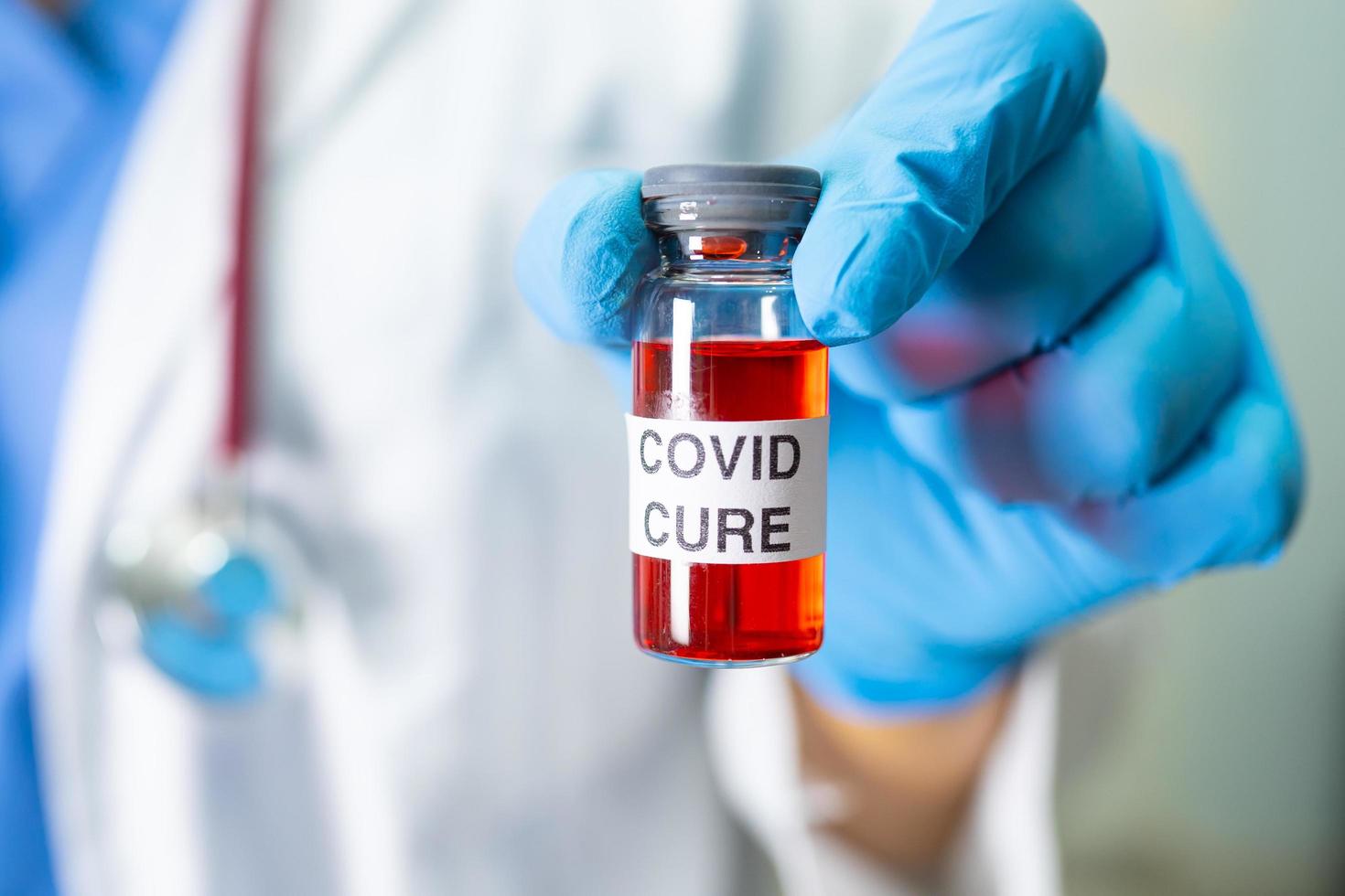 desenvolvimento de vacina contra coronavírus covid-19 médica para uso médico no tratamento de pacientes com doenças no hospital. foto