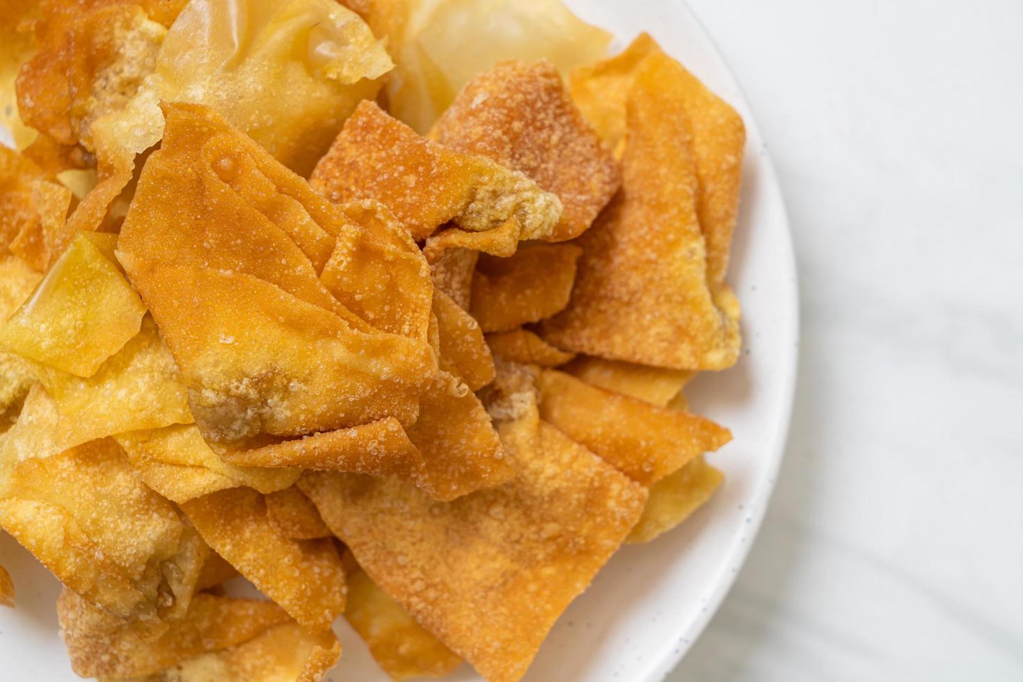 wonton de porco frito com molho foto