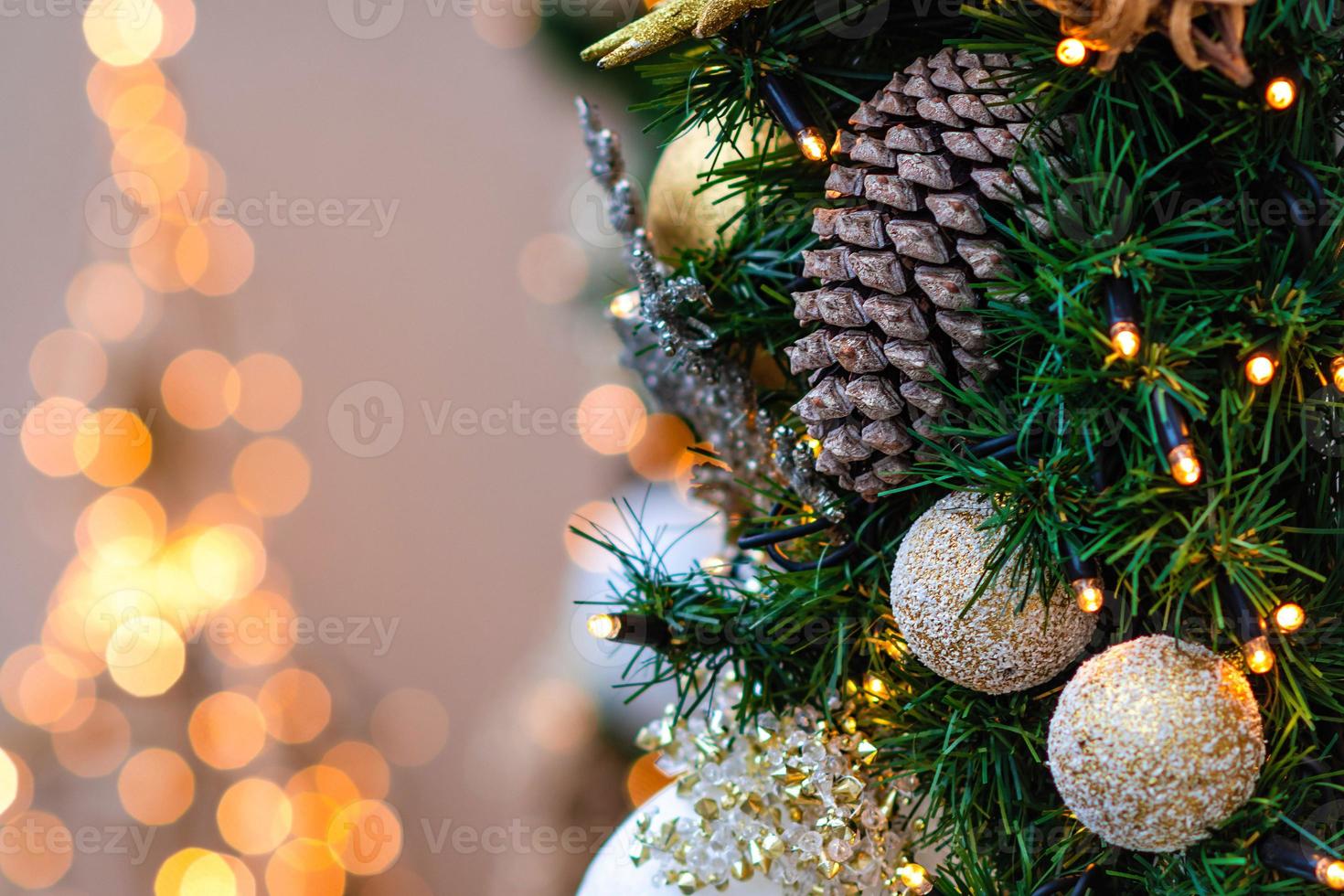 foto de close-up. decorações e luzes de natal.