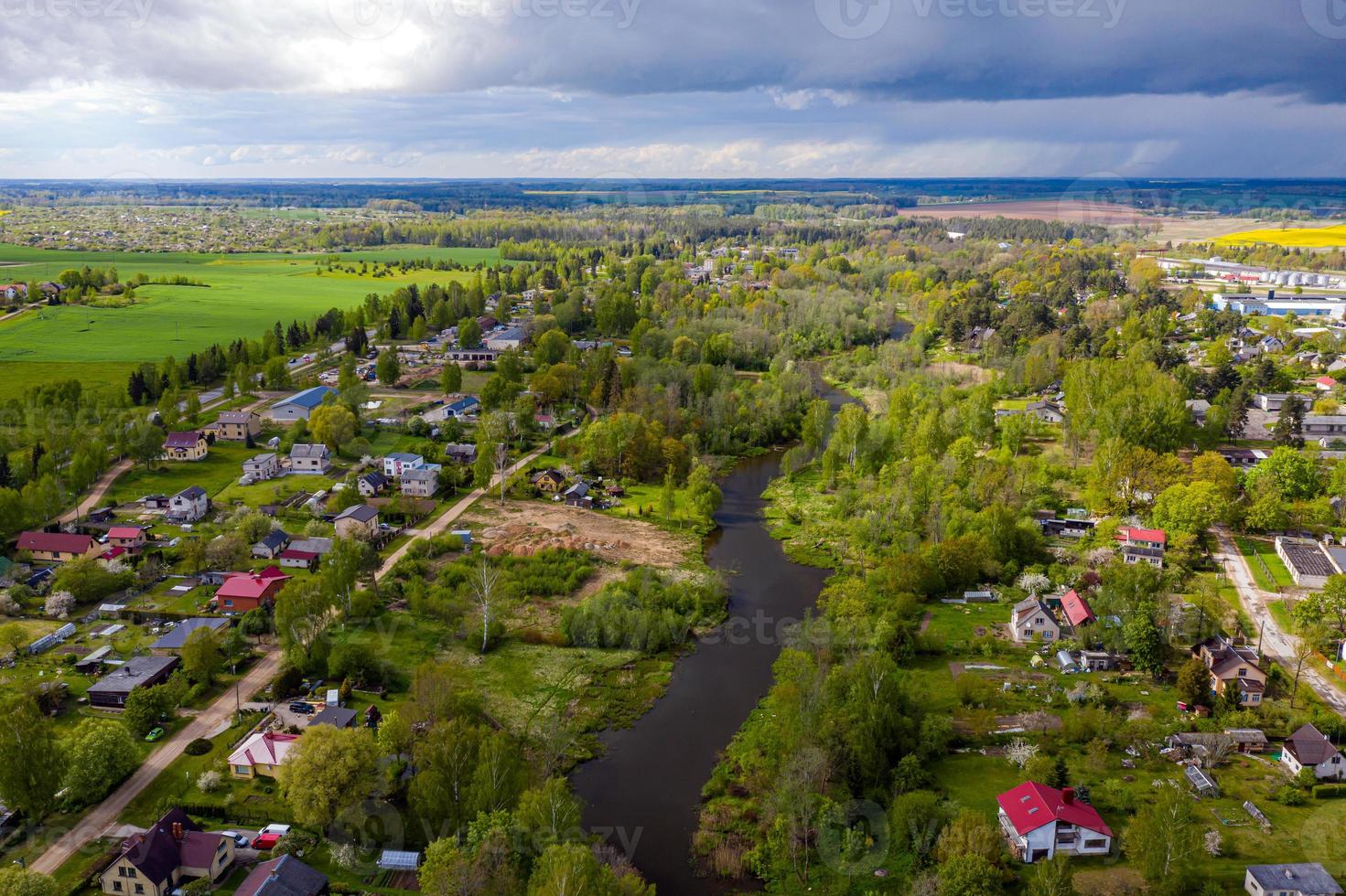 cidade dobele, edifícios industriais e residenciais foto