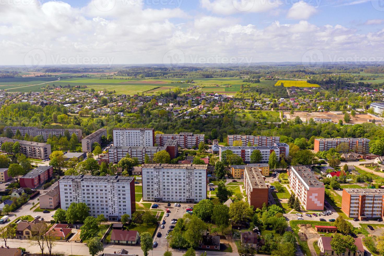 cidade dobele, edifícios industriais e residenciais foto