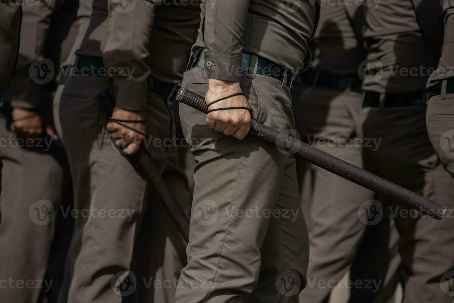 tumulto polícia ao controle a multidão. foto