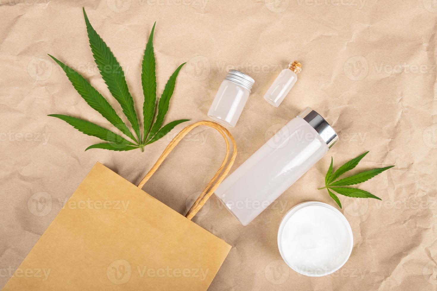 cosmético ecológico de cânhamo layout plano cosmético natural com extrato de cbd foto