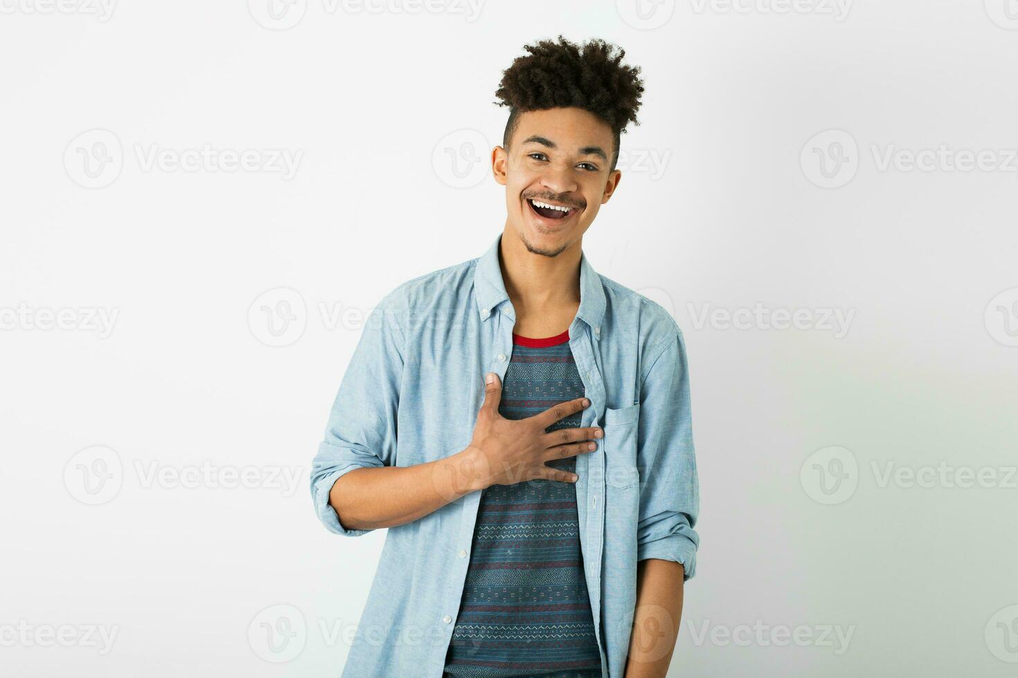 retrato do jovem bonito Preto homem, africano americano juventude foto