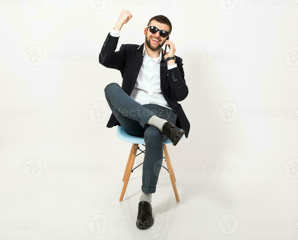 jovem bonito à moda hipster homem dentro Preto jaqueta, o negócio estilo foto