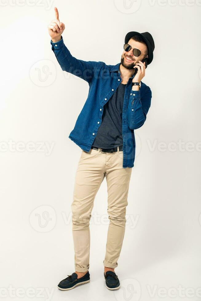 jovem bonito hipster homem dentro à moda equipamento foto