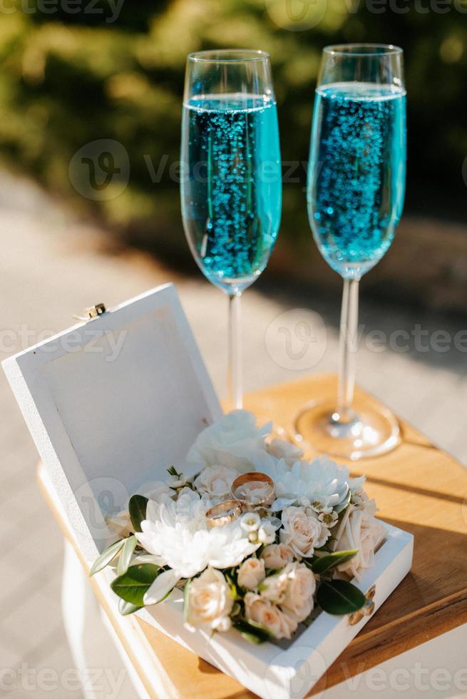 taças de casamento para vinho e champanhe foto