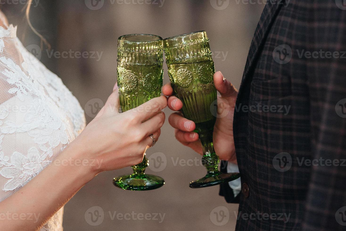 taças de casamento para vinho e champanhe foto