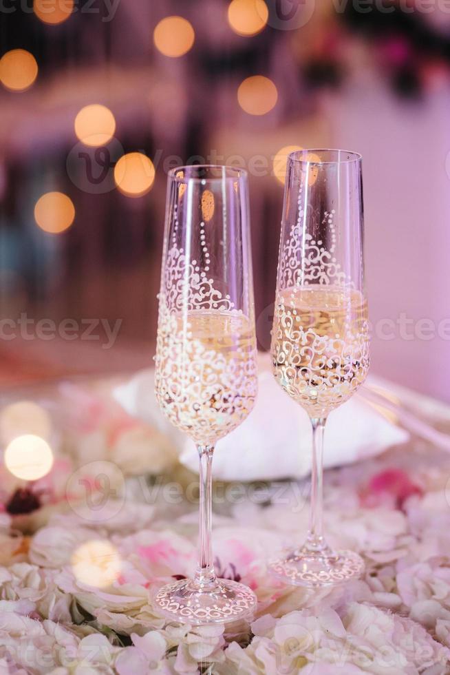 taças de casamento para vinho e champanhe de cristal foto