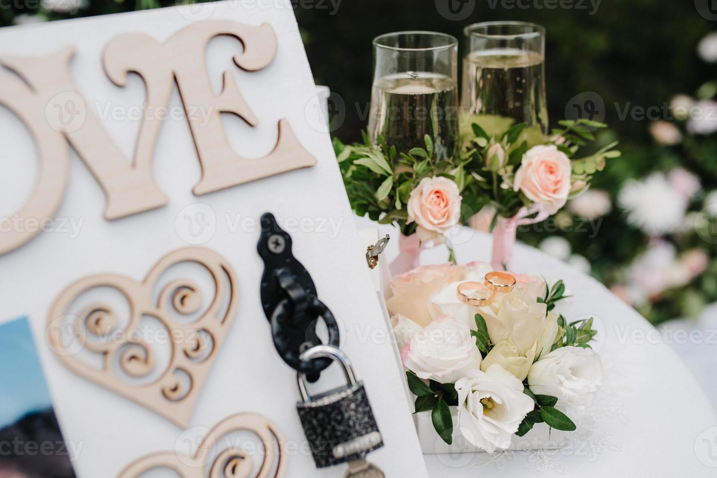 taças de casamento para vinho e champanhe foto