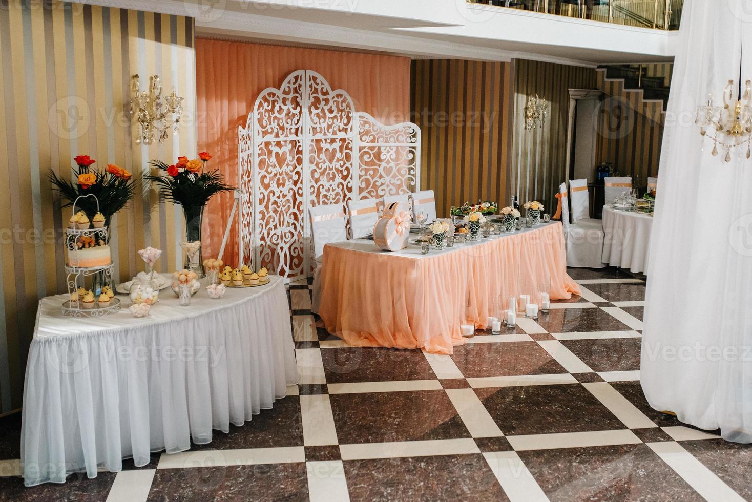 salão de banquetes para casamentos, decoração de salão de banquetes foto