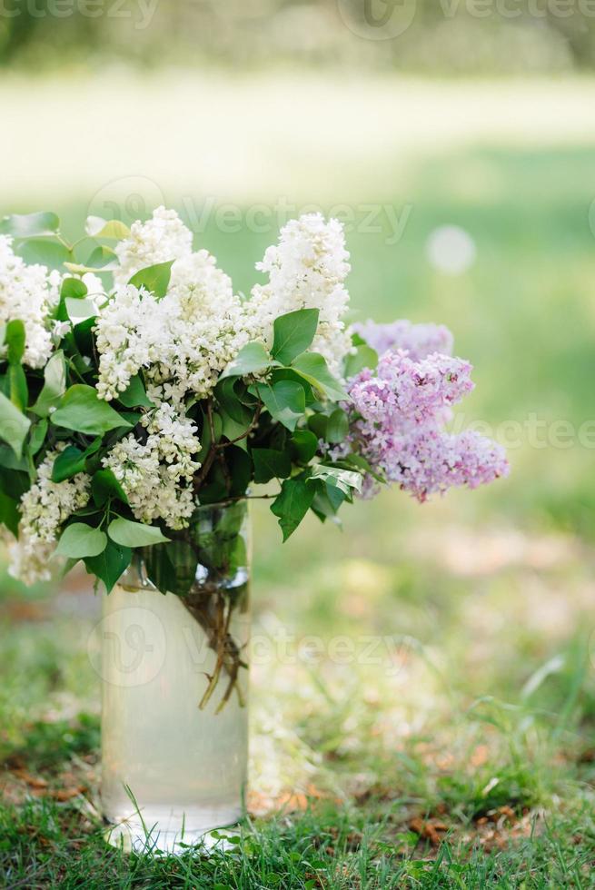 elegantes decorações de casamento feitas de flores naturais foto